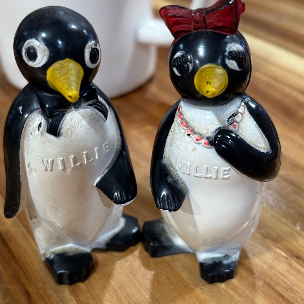 Vintage Charming “Willie & Millie”Penguin Salt and Pepper Shakers